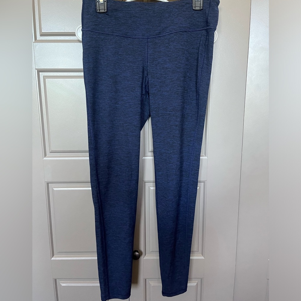 Old Navy Go-Dry Fitted Blue Stripe Leggings